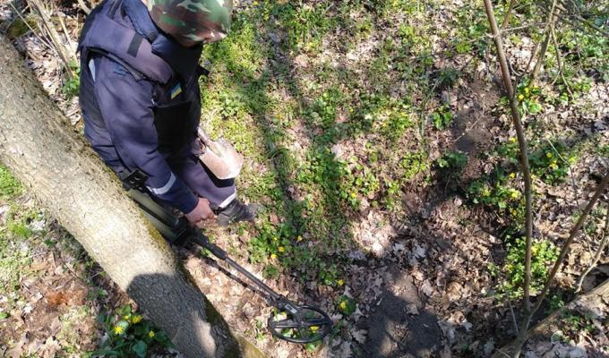 Піротехніками на Луганщині виявлено та знищено 64 вибухонебезпечних предмети 