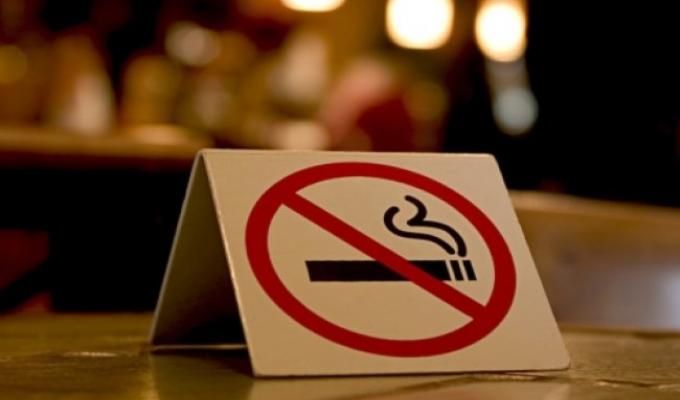 ​В Україні відсьогодні заборонене паління електронних сигарет у громадських місцях