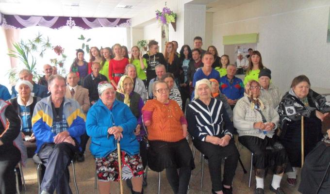 У будинках-інтернатах для громадян похилого віку та інвалідів Луганщини відзначили Міжнародний день людей похилого віку