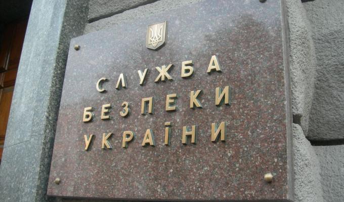 Намагаються вербувати і вимагають «данину». Українські заробітчани скаржаться СБУ на дії російських ефесбешників