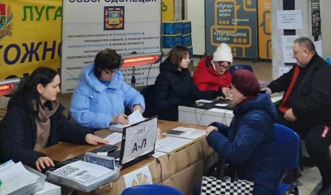 Упродовж тижня ВПО з Луганщини в хабах Сєвєродонецької громади отримали понад 600 наборів з продуктами