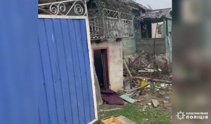 Поліцейські доставили хліб жителям звільнених сіл Луганщини та задокументували воєнні злочини окупантів у обстріляному зранку Невському