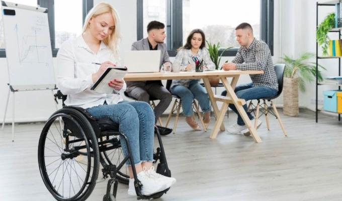 Роботодавці можуть одержати компенсацію витрат на облаштування робочих місць для людей з інвалідністю