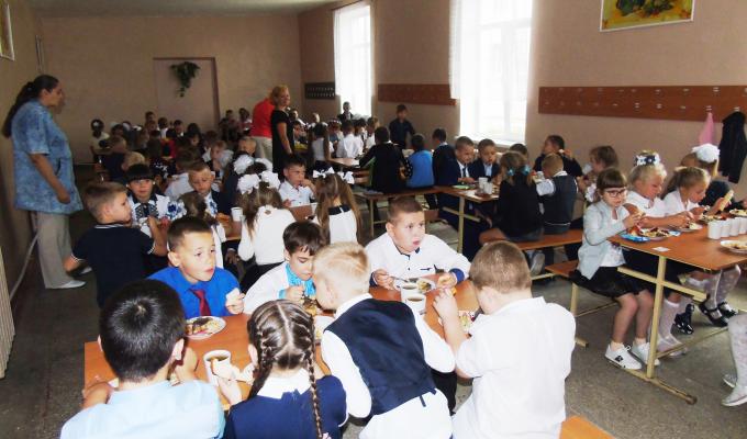 У містах і районах області: відремонтовано їдальню Попаснянської багатопрофільної гімназії №25 