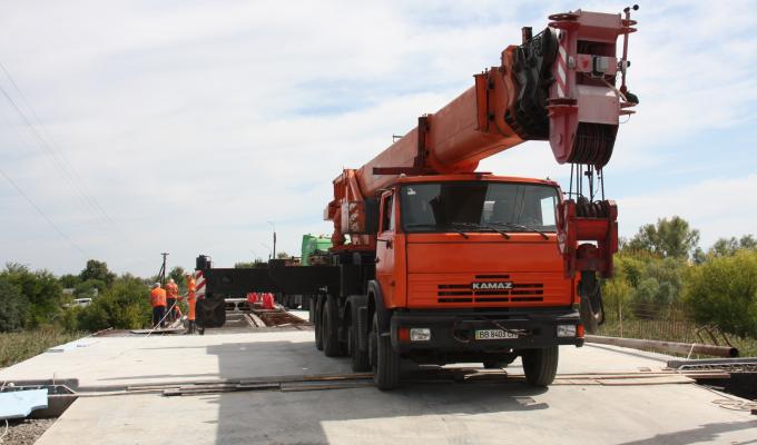 Віталій Комарницький: введення  в експлуатацію Сватівського мосту повинно відбутися у визначений термін