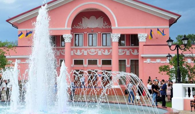 ЛУГАНСЬКИЙ ОБЛАСНИЙ АКАДЕМІЧНИЙ УКРАЇНСЬКИЙ МУЗИЧНО-ДРАМАТИЧНИЙ ТЕАТР (М. СЄВЄРОДОНЕЦЬК) ОГОЛОШУЄ КОНКУРС НА ЗАМІЩЕННЯ ВАКАНТНИХ ПОСАД ТЕАТРУ