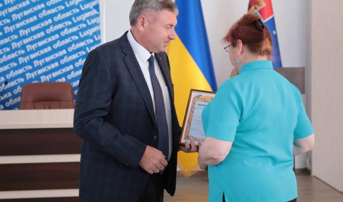 Держслужбовці Луганщини отримали обласні відзнаки з нагоди професійного свята