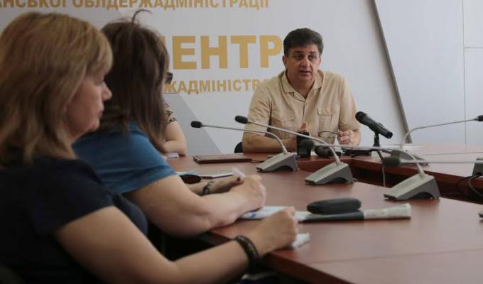 Виступ директора Департаменту освіти і науки Луганської облдержадміністрації Юрія Стецюка на брифінгу для ЗМІ