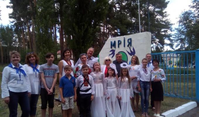 Зі Львівщини до Кремінського району прибула група вчителів та дітей