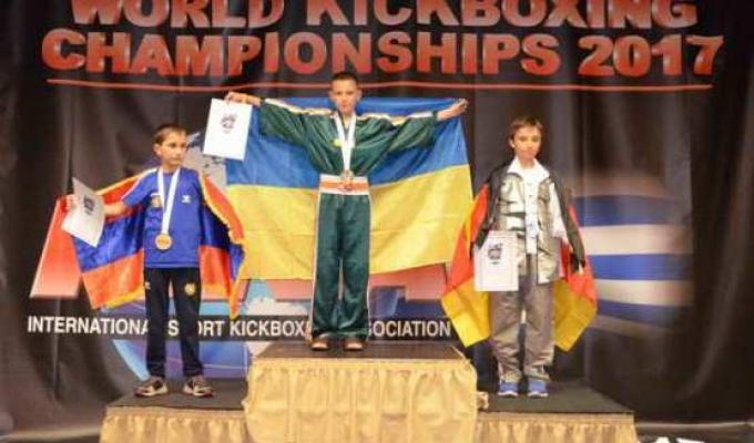 Два юних кікбоксери з Луганської області стали чемпіонами світу