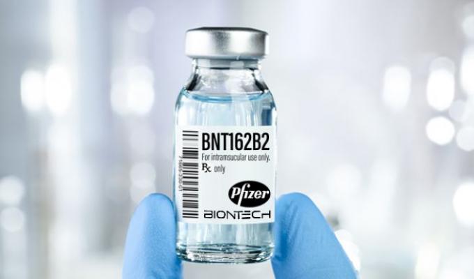 Україна отримала перші вакцини від COVID-19 в рамках механізму COVAX