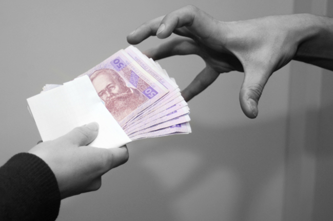 На Луганщині СБУ затримали на хабарі співробітника державної виконавчої служби
