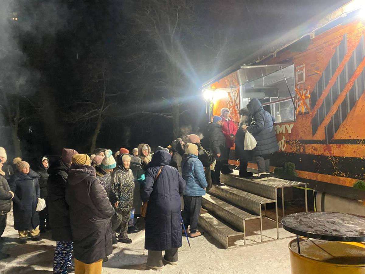 ВПО з Луганщини, які мешкають у столичних шелтерах, забезпечили теплим одягом, ковдрами та гарячим харчуванням