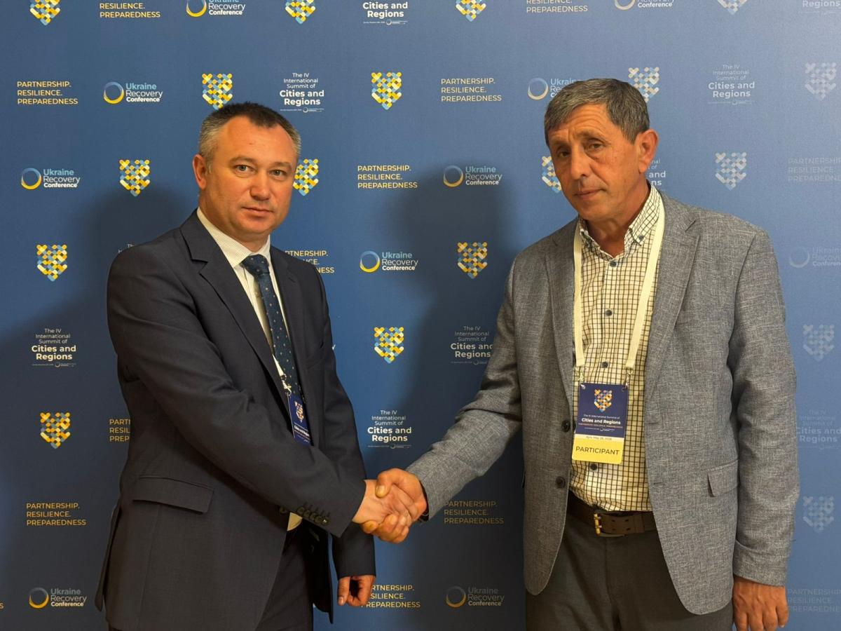 Основними пріоритетами Лозно-Олександрівської громади залишаються підтримка ВПО, стратегічне планування, розвиток міжнародного співробітництва, залучення інвестицій і грантових можливостей, а також створення умов для економічної стійкості громади.  Особлива увага приділяється підтримці внутрішньо переміщених осіб. Адміністрація забезпечує інформування жителів про державні та місцеві програми допомоги, сприяє соціальній адаптації, підтримує ветеранів, Захисників і Захисниць України, молодь, людей похилого ві
