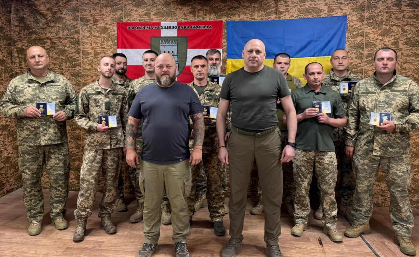 На Донеччині Олексій Харченко відзначив бійців 100-ої бригади