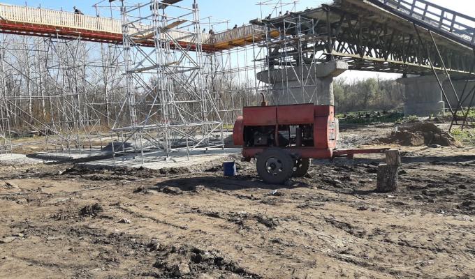 Єднаємо Луганщину: тривають роботи з відновлення зруйнованого мосту 