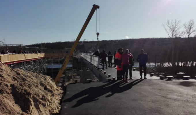 Єднаємо Луганщину: на мосту поблизу КПВВ «Станиця Луганська» встановлено перильні огородження