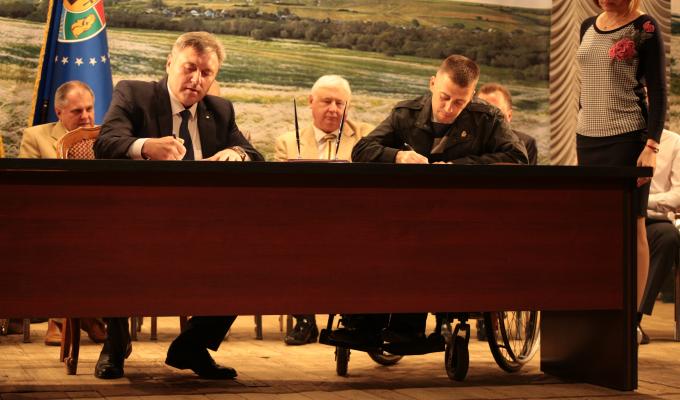 Між обласною владою та професійними асоціаціями Луганщини підписано Меморандум про партнерство та співробітництво