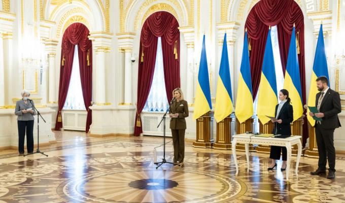 За ініціативою Олени Зеленської в Маріїнському палаці запрацювали україномовний та англомовний аудіогіди