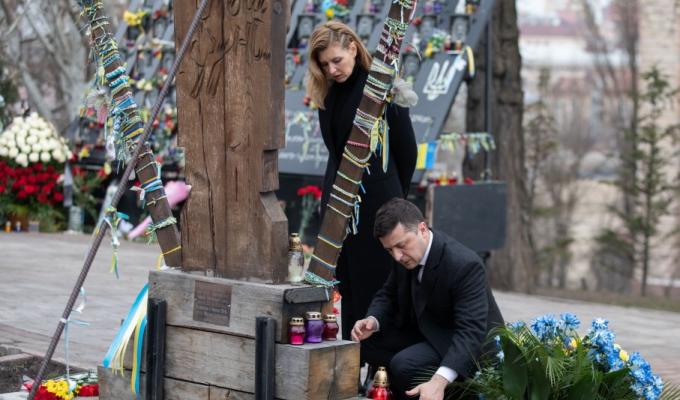 Володимир Зеленський разом з дружиною вшанували пам’ять Героїв Небесної Сотні