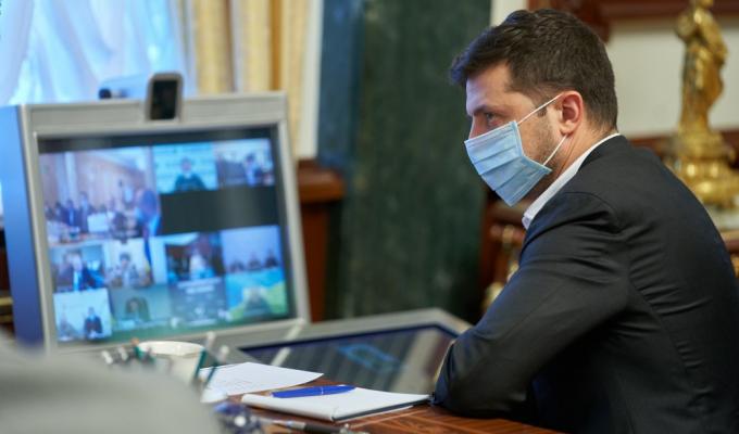 Президент України Володимир Зеленський провів нараду з питань запобігання поширенню COVID-19