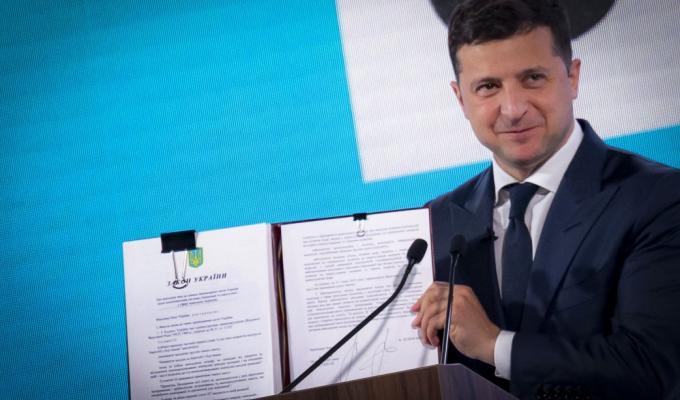 Президент підписав закон, який остаточно повертає громадам право розпоряджатися своїми землями