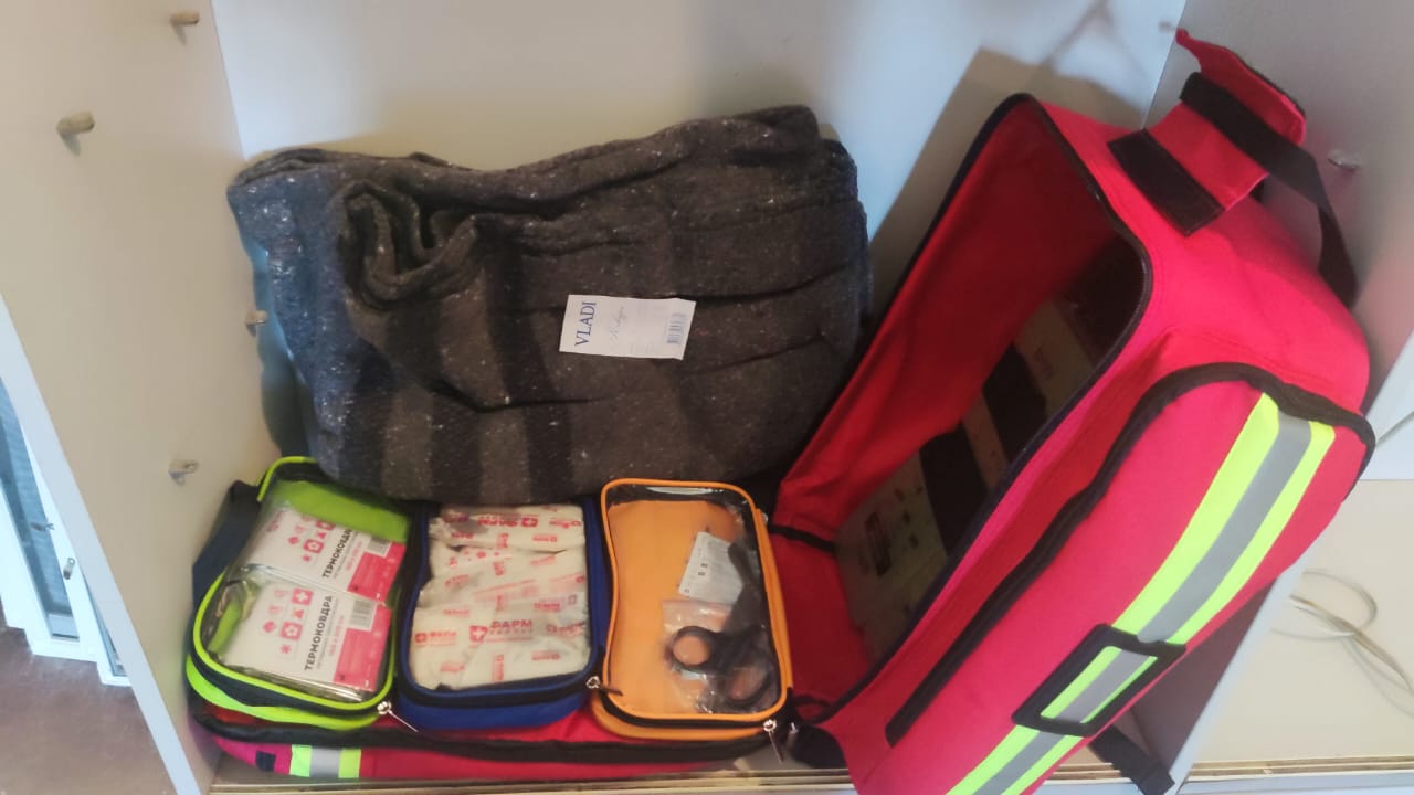 400 аптечок першої допомоги луганським рятувальникам передав обласний осередок Червоного Хреста