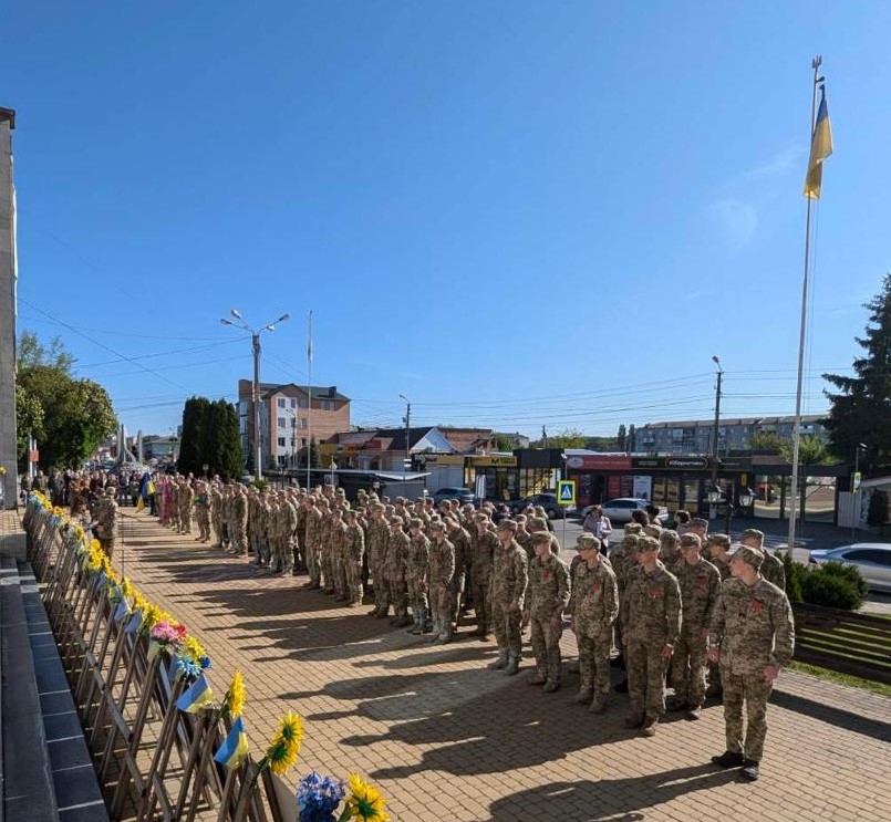 У Луганському обласному ліцеї з посиленою військово-фізичною підготовкою відбулись заходи до Дня пам’яті та перемоги над нацизмом у Другій світовій війні