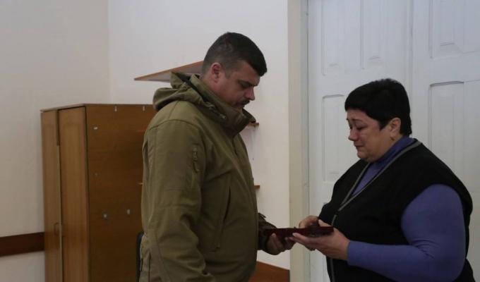 Україна сьогодні тримається на плечах патріотів. Війна забирає найкращих із них, - Артем Лисогор передав орден «За мужність» ІІІ ступеня родині загиблого Віктора Шуліка