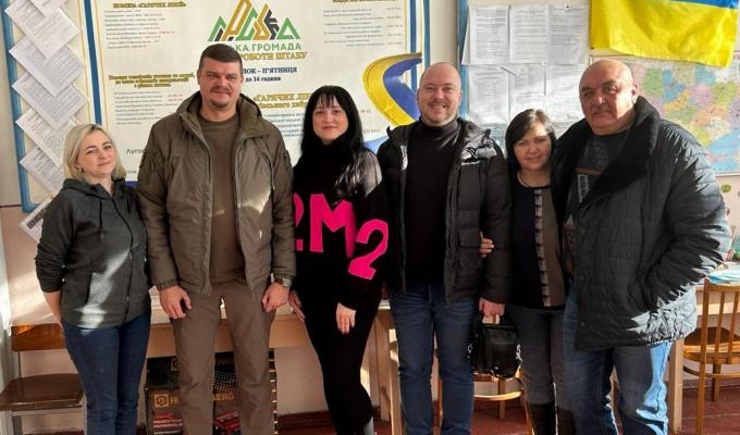 Артем Лисогор оглянув приміщення, яке пропонується для створення шелтеру для луганчан, та перевірив роботу гуманітарного хабу Гірської громади