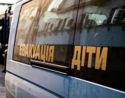 Уряд врегулював механізм евакуації дітей із зон бойових дій без супроводу батьків
