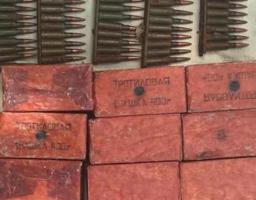 СБУ виявила схрони з гранатами та вибухівкою у підвалі багатоповерхівки і колишньому дитячому таборі