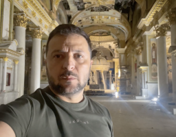 Мав честь привітати лікарів і медичних сестричок, фронтових медиків із професійним святом; вдячний кожному й кожній, на кому тримається життя України – звернення Президента Володимира Зеленського