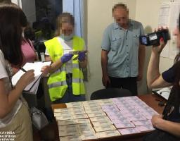 На Луганщині намагалися підкупити співробітника СБУ: той відмовився і зловмисницю викрили «на гарячому»