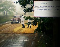 При в’їзді до міст Сватове, Кремінна та Лисичанськ облаштовані та діють три  дезінфекційні бар’єри  