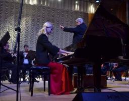 Академічний симфонічний оркестр Луганської обласної філармонії знову подарував слухачам зустріч з вічної музикою