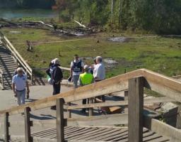 Єднаємо Луганщину: продовжується виконання відновлювальних робіт біля зруйнованої частини мосту