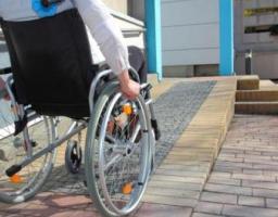 Як подолати сходи до магазину чи бюджетної установи? Із такою проблемою доволі часто доводиться стикатися не лише особам з інвалідністю, але і молодим батькам