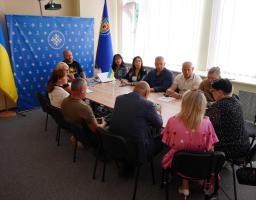 Очільник Луганщини Олексій Харченко зустрівся із громадськими активістами у Києві