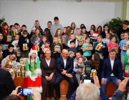 Різдво для дітей ВПО: у шелтері Лисичанської МВА відбулося різдвяне дійство