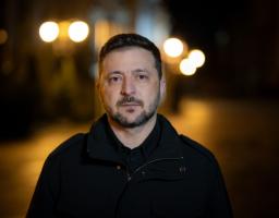 Сьогодні вже повертається наша переговорна команда, і зранку очікую повну доповідь щодо підготовлених документів – звернення Президента