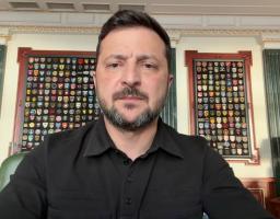 Росія повинна відчувати зростання тиску і санкцій: це і наші далекобійні санкції, і мідлстрайки, і сильні позиції на фронті – звернення Президента