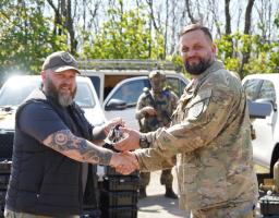 Олексій Харченко відзначив мужність «айдарівців» обласними нагородами та передав техніку для фронту