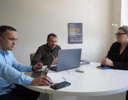 Понад 350 луганчанам запропонували влаштуватися демінерами