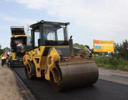 На дорозі від Новоайдару до Сєвєродонецька розпочато влаштування верхнього шару покриття