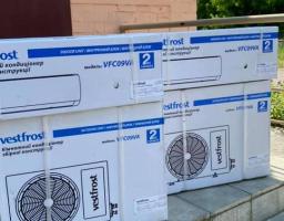 Бути добру: Лікарям, які протистоять COVID-19, встановили кондиціонери