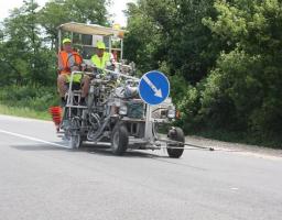 На дорозі Н-26 проводять розмітку та встановлюють дорожні знаки