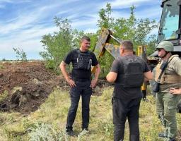 У нас усіх одне завдання – перемогти ворога. Артем Лисогор відвідав будівництво фортифікаційних споруд, які зводять громади Луганщини