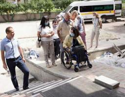 У сєвєродонецьких та лисичанських школах створюється безбар’єрне середовище