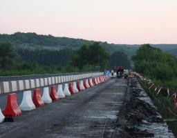 Розпочалися ремонтні роботи на мосту в Новоайдарі